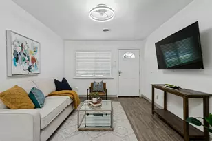 403 E Franklin St, Grapevine, TX 76051 - Photo 3