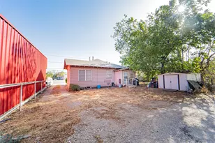 1208 W Walker St, Breckenridge, TX 76424 - Photo 15