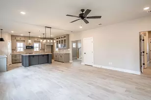 2204 Salina Cir, Granbury, TX 76048 - Photo 5