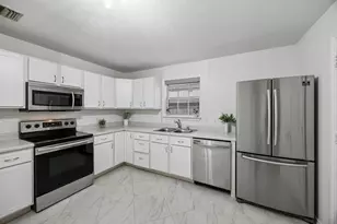 630 W Neely St, Dallas, TX 75208 - Photo 11
