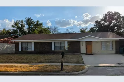 102 S Patricia Street, Lacy Lakeview, TX 76705 - Photo 1