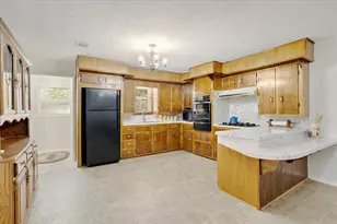 515 E Day St, Denison, TX 75021 - Photo 5