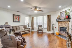 916 Sequoia Way, Saginaw, TX 76131 - Photo 7