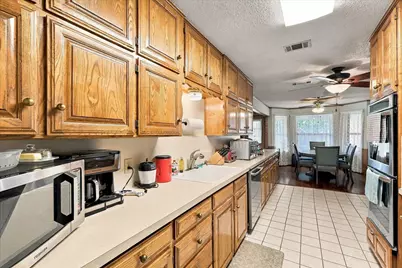 932 Clear View, Bedford, TX 76021 - Photo 13