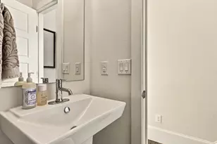 2472 Thatcher Dr, Dallas, TX 75206 - Photo 15