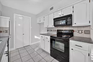 728 Douglas St, Burleson, TX 76028 - Photo 11