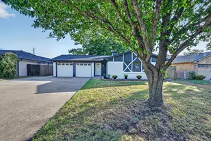 728 Douglas St, Burleson, TX 76028 - Photo 3