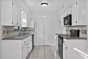 728 Douglas St, Burleson, TX 76028 - Photo 9