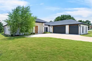 4013 Legend Trl, Granbury, TX 76049 - Photo 31
