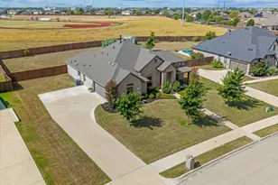 136 Sapphire Ln, Waxahachie, TX 75165 - Photo 3