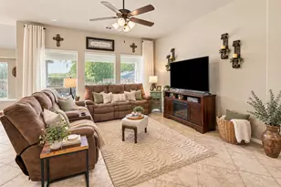 726 Celebrity Ct, Midlothian, TX 76065 - Photo 5