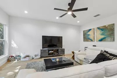 1112 Muncie Avenue, Dallas, TX 75212 - Photo 17