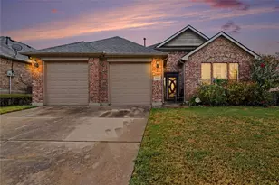 2707 Meadow Lake Dr, Grand Prairie, TX 75050 - Photo 1
