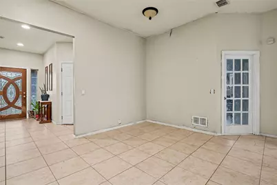 2707 Meadow Lake Drive, Grand Prairie, TX 75050 - Photo 9