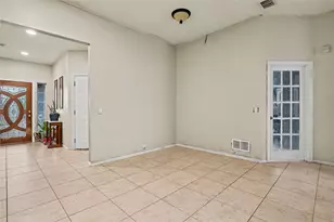2707 Meadow Lake Dr, Grand Prairie, TX 75050 - Photo 9