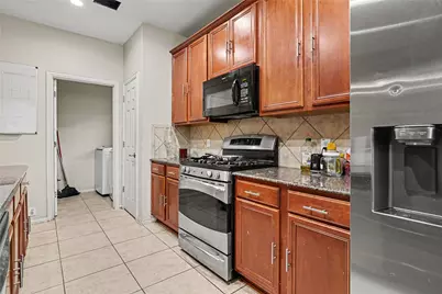 2707 Meadow Lake Drive, Grand Prairie, TX 75050 - Photo 3