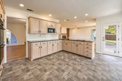 2409 Fairview Drive, Plano, TX 75075 - Photo 11