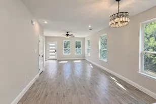 5907 Black Pine Cir, Granbury, TX 76048 - Photo 5