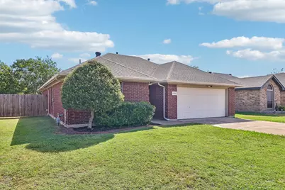 1504 Parrot Court, DeSoto, TX 75115 - Photo 3