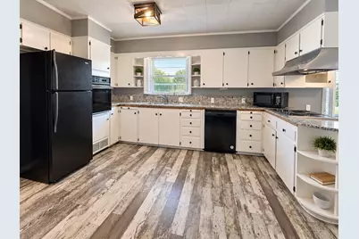 224 E 9th Street, Bonham, TX 75418 - Photo 5