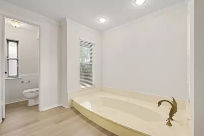 9632 Robin Meadow Drive, Dallas, TX 75243 - Photo 35
