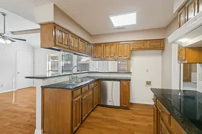 1927 E Branch Hollow Drive, Carrollton, TX 75007 - Photo 11