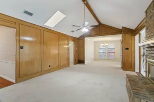 1927 E Branch Hollow Dr, Carrollton, TX 75007 - Photo 5