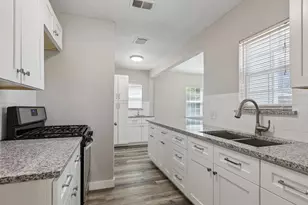 227 S Hampton Rd, Dallas, TX 75208 - Photo 7