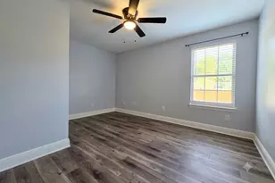 914 17th St, Grand Prairie, TX 75050 - Photo 15