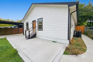 914 17th St, Grand Prairie, TX 75050 - Photo 19
