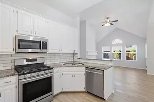 2540 Plumdale Dr, Carrollton, TX 75006 - Photo 9