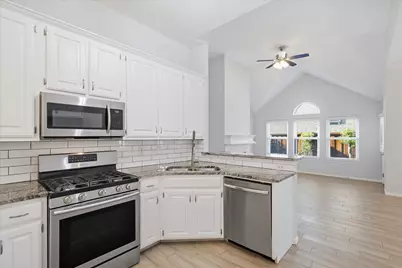 2540 Plumdale Drive, Carrollton, TX 75006 - Photo 9