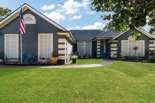 102 Oakwood Pl, Joshua, TX 76058 - Photo 1
