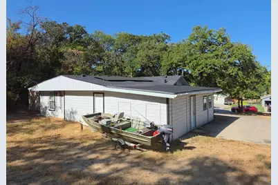 636 E Columbia Drive, Azle, TX 76020 - Photo 17