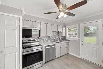 605 NE 33rd Street, Grand Prairie, TX 75050 - Photo 11