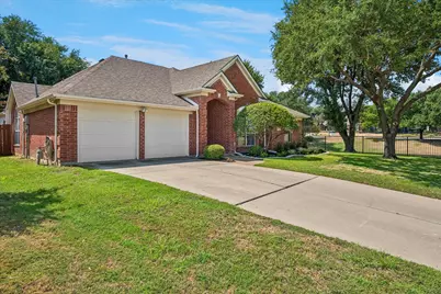412 Manders Court, Irving, TX 75063 - Photo 3