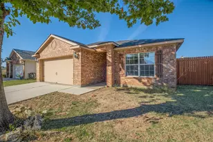 636 Noble Grove Ln, Fort Worth, TX 76140 - Photo 1