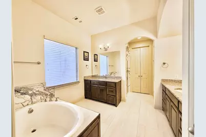 220 Rolling Fork Bend, Irving, TX 75039 - Photo 17