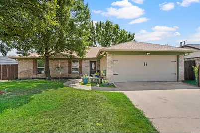 425 Glenwood Terrace, Hurst, TX 76053 - Photo 1
