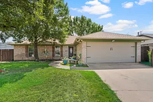 425 Glenwood Terrace, Hurst, TX 76053 - Photo 1