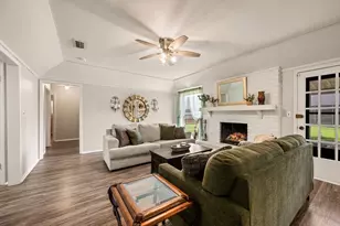 425 Glenwood Terrace, Hurst, TX 76053 - Photo 3