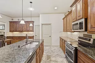 225 Bentley Dr, Midlothian, TX 76065 - Photo 5