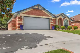 7112 Snowy Owl St, Arlington, TX 76002 - Photo 3