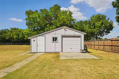 1710 Vineyard Road, Grand Prairie, TX 75052 - Photo 39