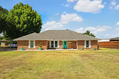 1710 Vineyard Road, Grand Prairie, TX 75052 - Photo 1