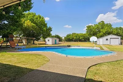 1710 Vineyard Road, Grand Prairie, TX 75052 - Photo 29