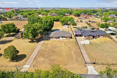 1710 Vineyard Road, Grand Prairie, TX 75052 - Photo 37