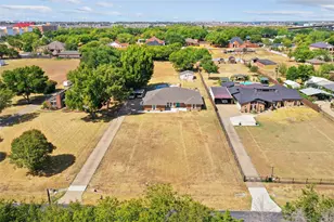 1710 Vineyard Rd, Grand Prairie, TX 75052 - Photo 37