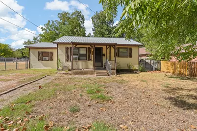 706 W Lone Star Avenue, Cleburne, TX 76033 - Photo 1