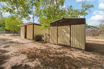 706 W Lone Star Avenue, Cleburne, TX 76033 - Photo 27
